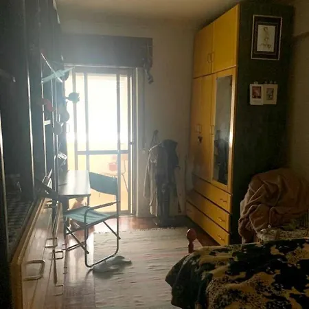 With 3 Bedrooms In Appartamento