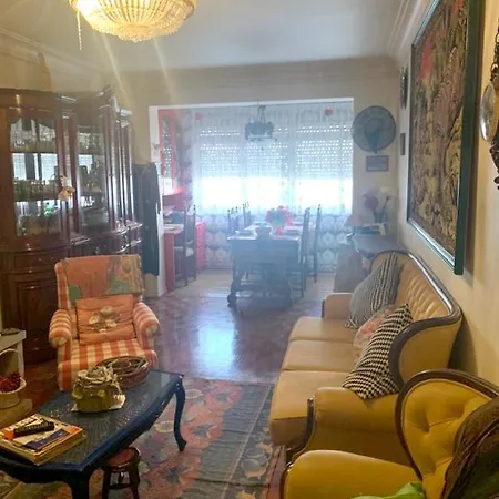 With 3 Bedrooms In * Amadora