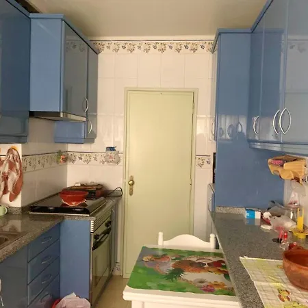With 3 Bedrooms In Appartamento Amadora